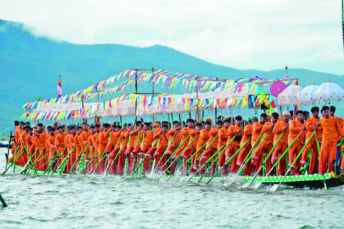 緬甸寶塔節 上演水上慶典