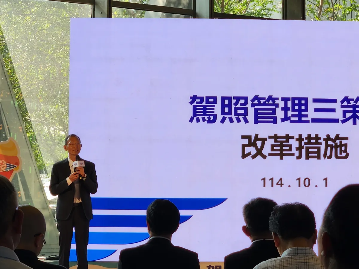 駕照管理改革 機車後年試辦路考、70歲換照採分級關懷