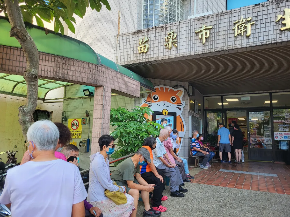 流感和新冠疫苗開打2天 接種數約去年同期3倍