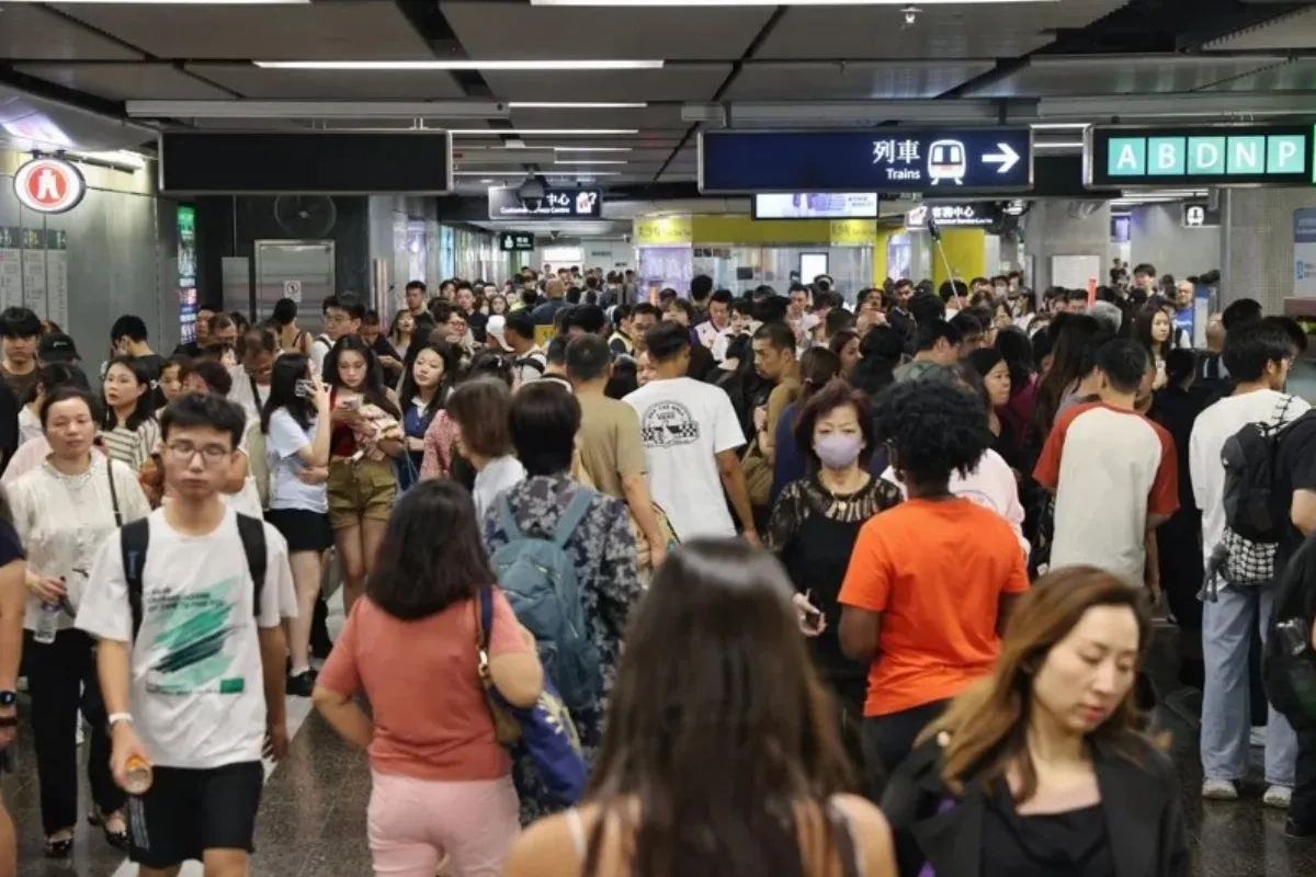 黃金周首三日訪港旅客超同期 港府：可達全年人次目標