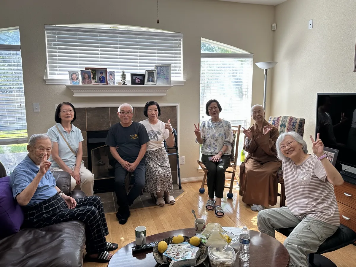 Dharma Masters of Xiang Yun Temple Visit Senior Devotees with Compassion