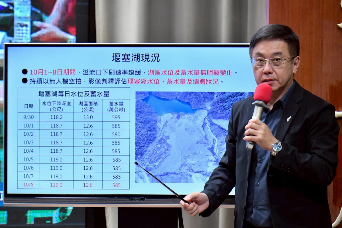 堰塞湖邊坡不穩 高暴雨期恐再崩滑