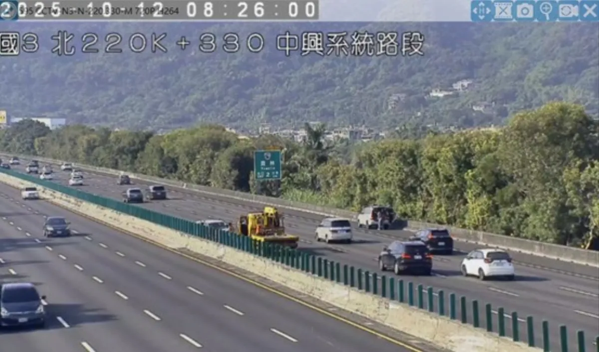 午前國5宜蘭至坪林路段塞 3事故影響車流