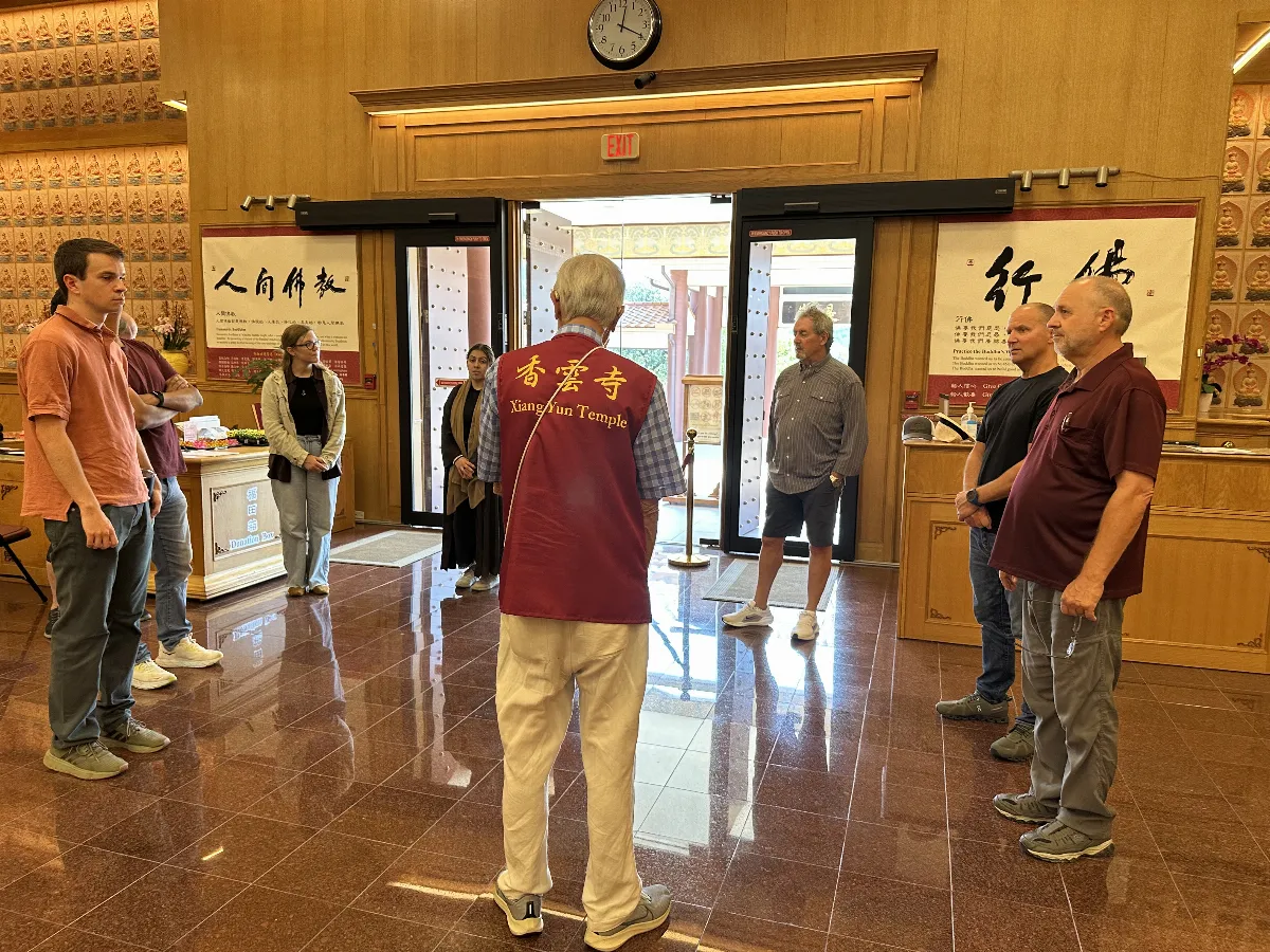 Xiang Yun Temple receiving Austin Ridge Bible Church visiting delegation