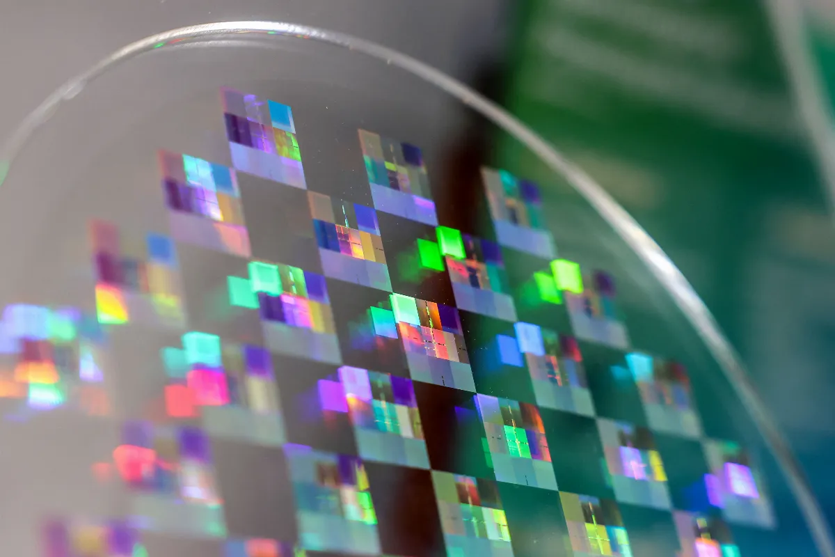 社論--科學家的格局：和平晶片