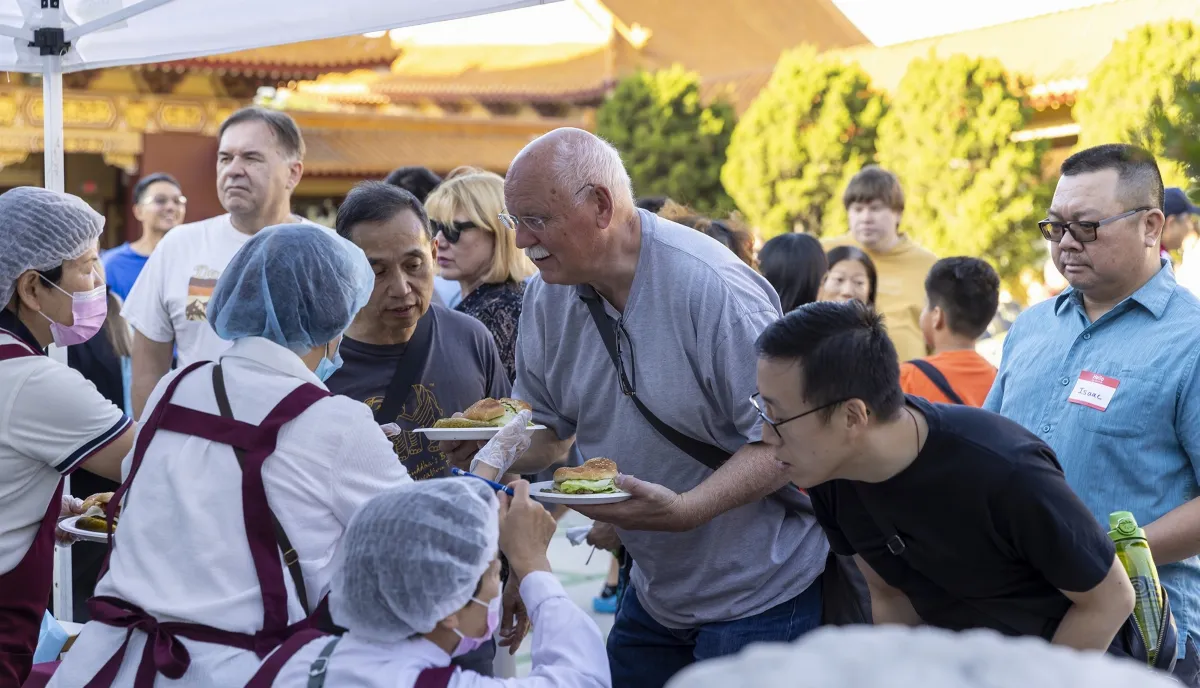 Hsi Lai Temple Celebrates Mid-Autumn Festival: Moonlight Shines with the Affinity of Buddha’s Light