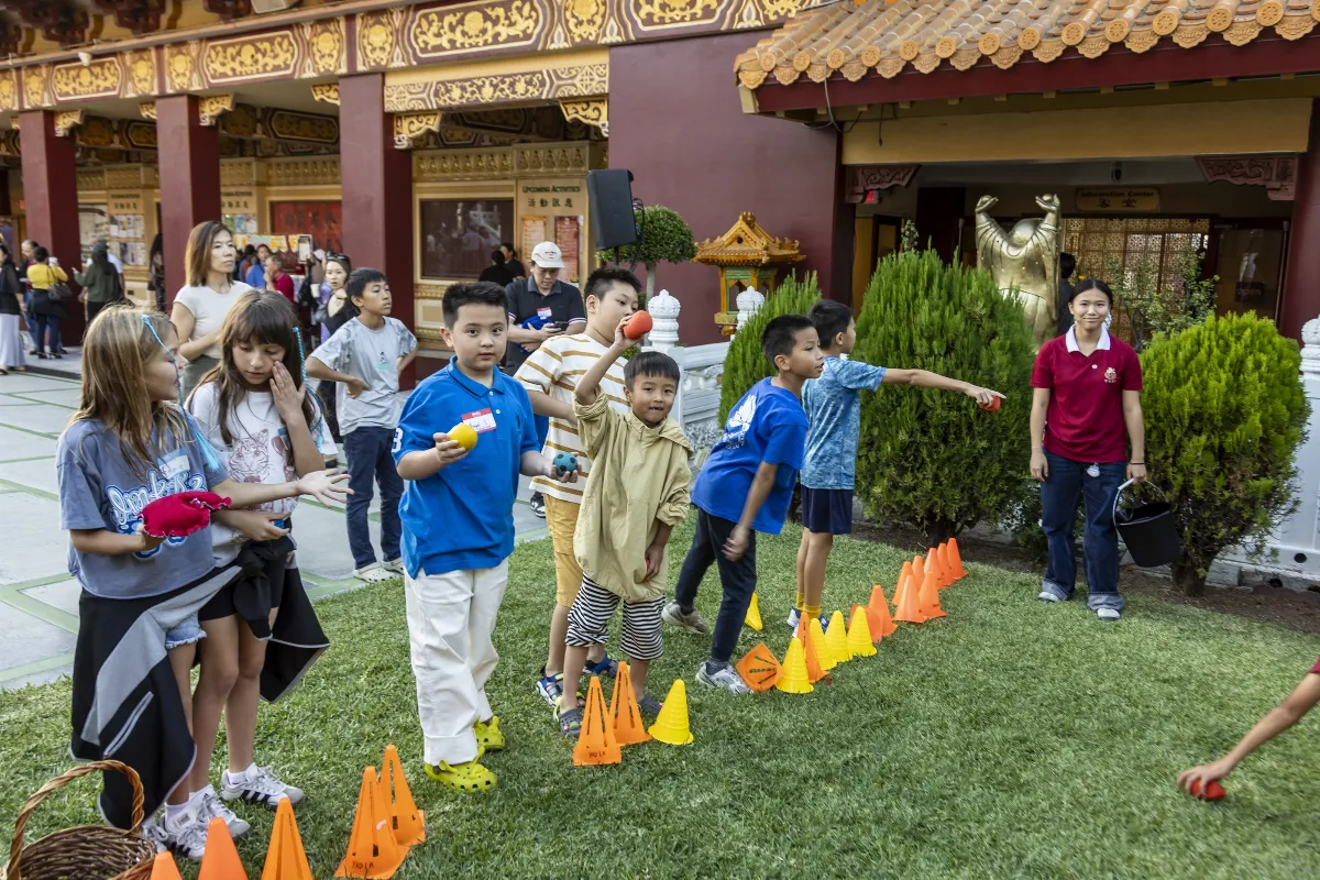 Hsi Lai Temple Celebrates Mid-Autumn Festival: Moonlight Shines with the Affinity of Buddha’s Light