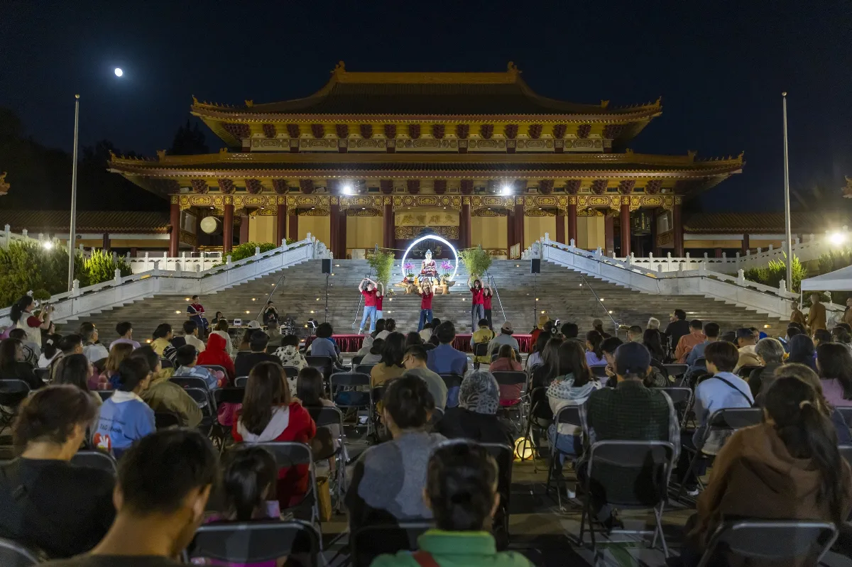 Hsi Lai Temple Celebrates Mid-Autumn Festival: Moonlight Shines with the Affinity of Buddha’s Light