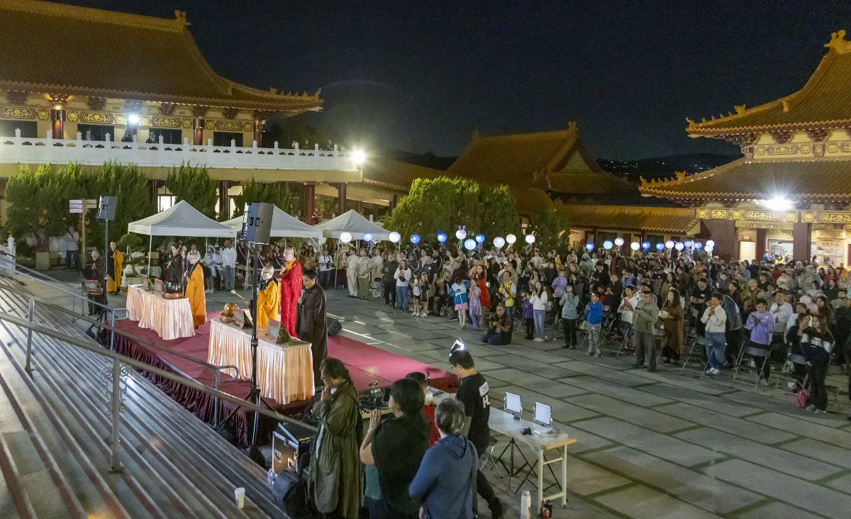 Hsi Lai Temple Celebrates Mid-Autumn Festival: Moonlight Shines with the Affinity of Buddha’s Light
