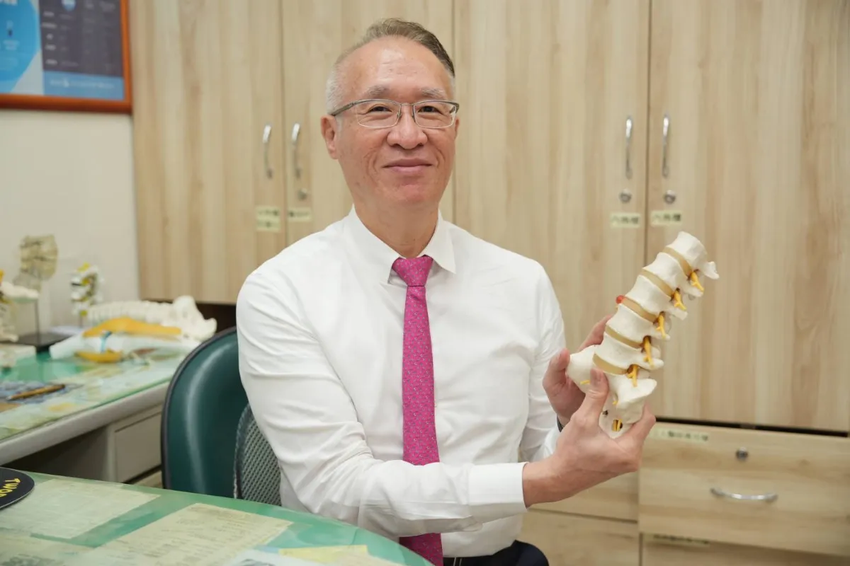 閃到腰竟是三節骨折 醫師：長者背痛勿輕忽