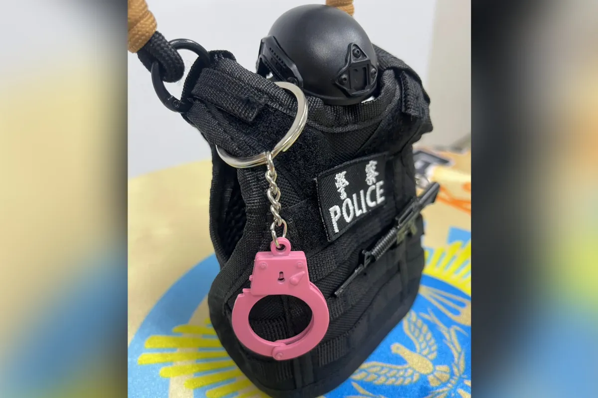 BLACKPINK席捲高雄！警方反詐送限量粉紅手銬