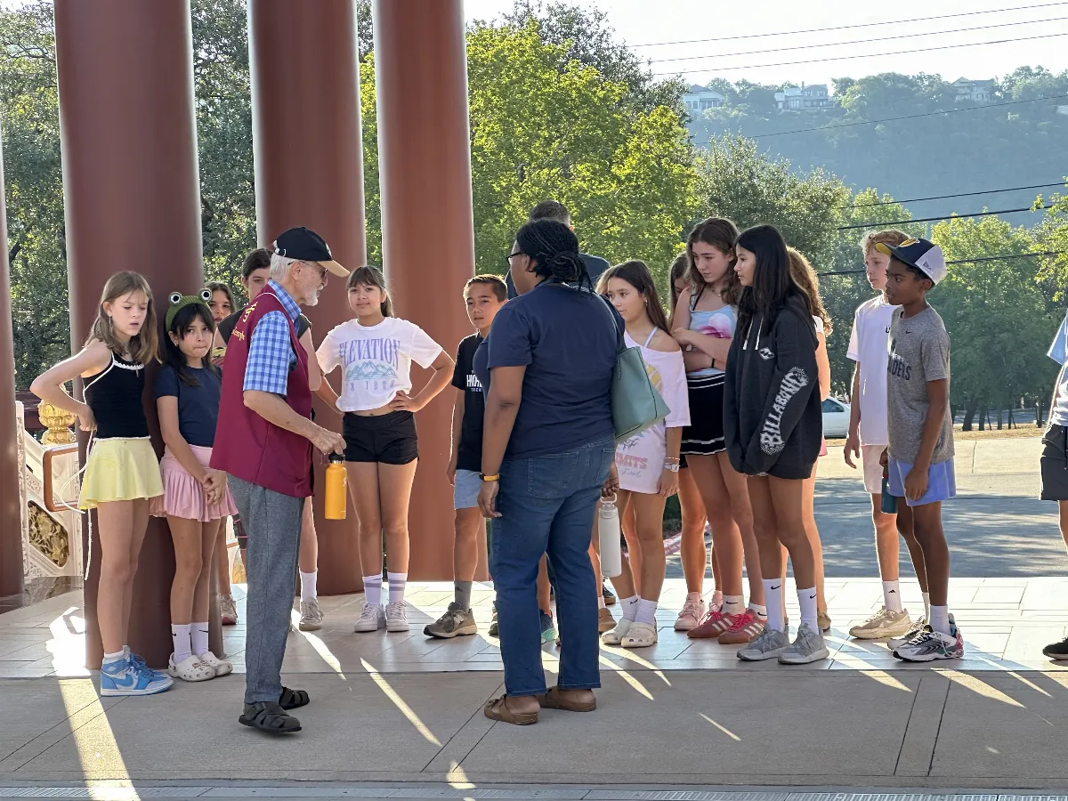 St. Andrew’s Episcopal School Students and Teachers Visit Xiang Yun Temple