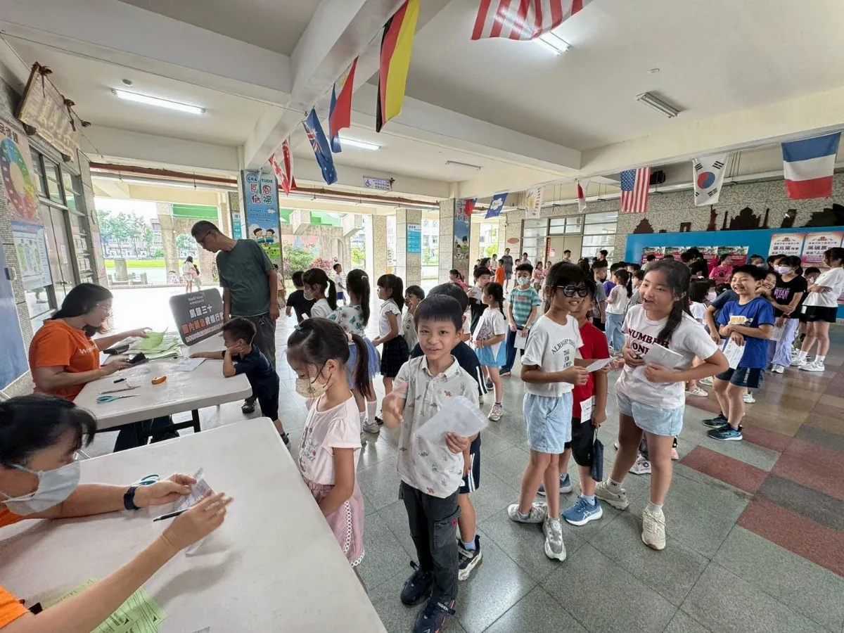 學童化身愛心超人 募善款助災區重建