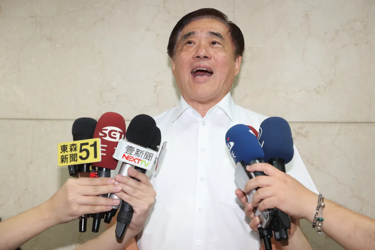 郝龍斌祝賀鄭麗文 參選初心不因勝負改變