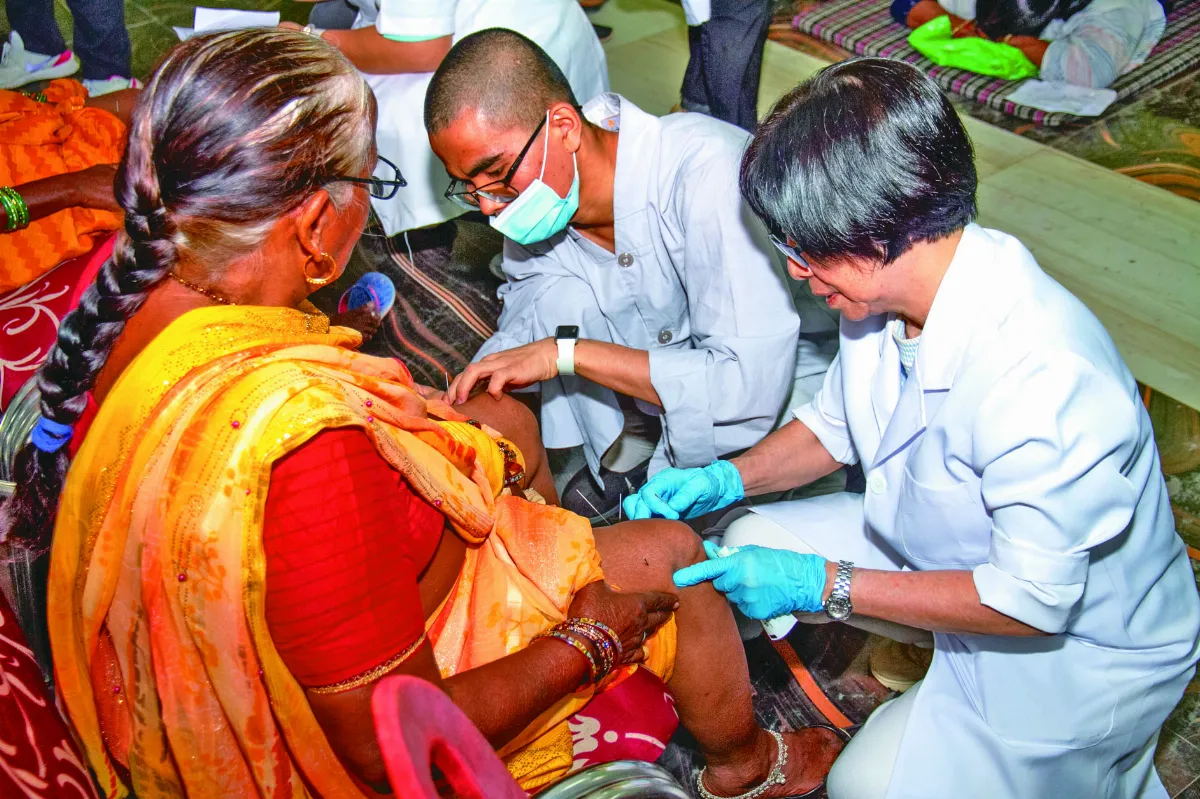 印度佛光山義診團 北方邦救病苦