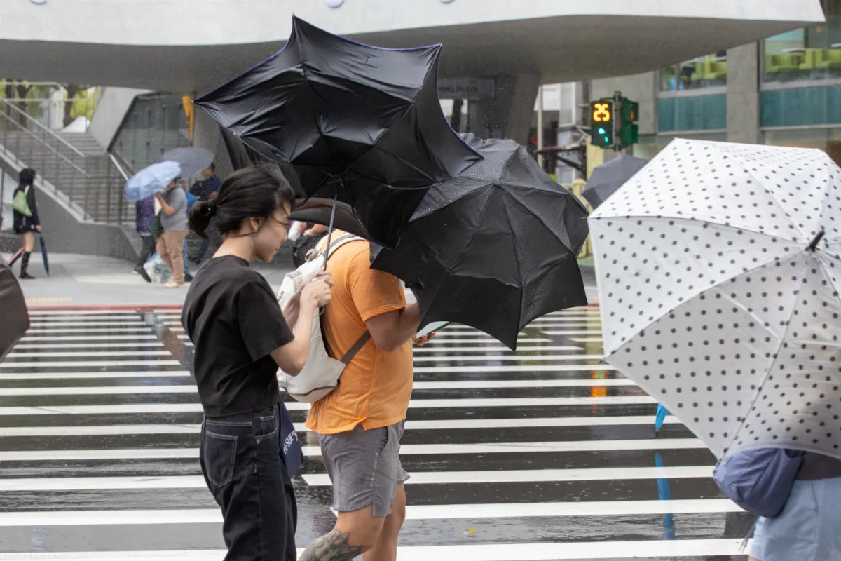 陽明山累積雨量破800毫米 雙北豪雨持續、留意南北溫差大