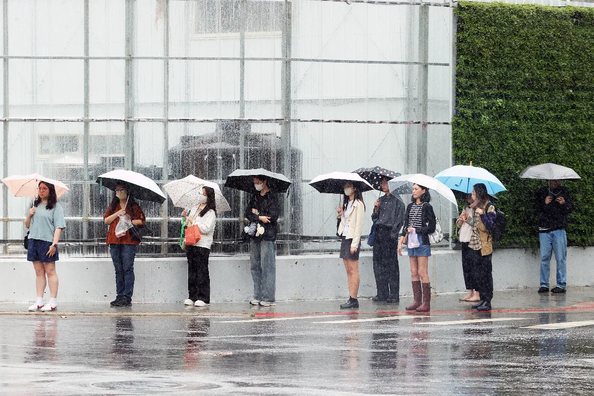 環境風向改變輸送水氣路徑 花蓮雨彈持續增強
