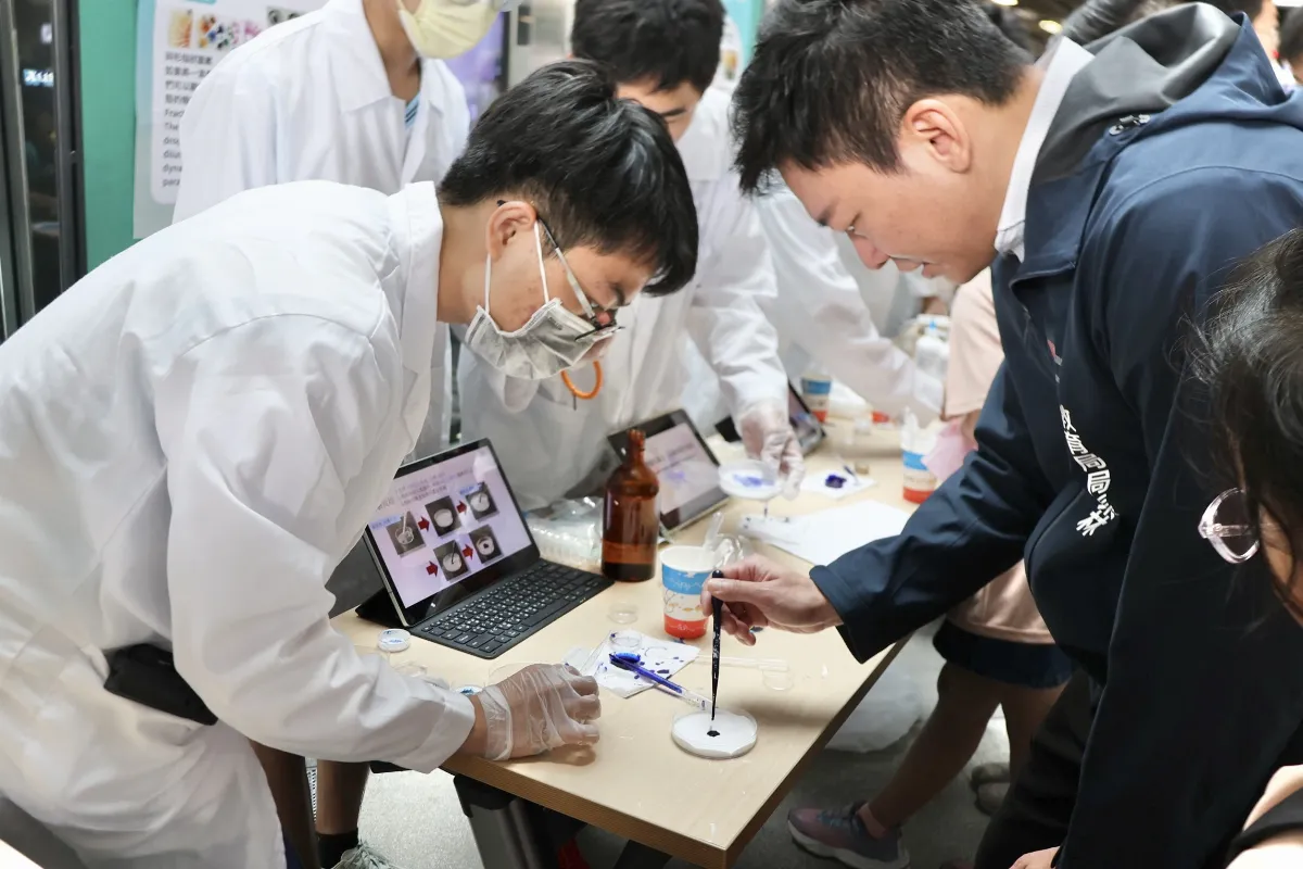 科普列車駛進高雄 同學手做實驗讓科學有FUN