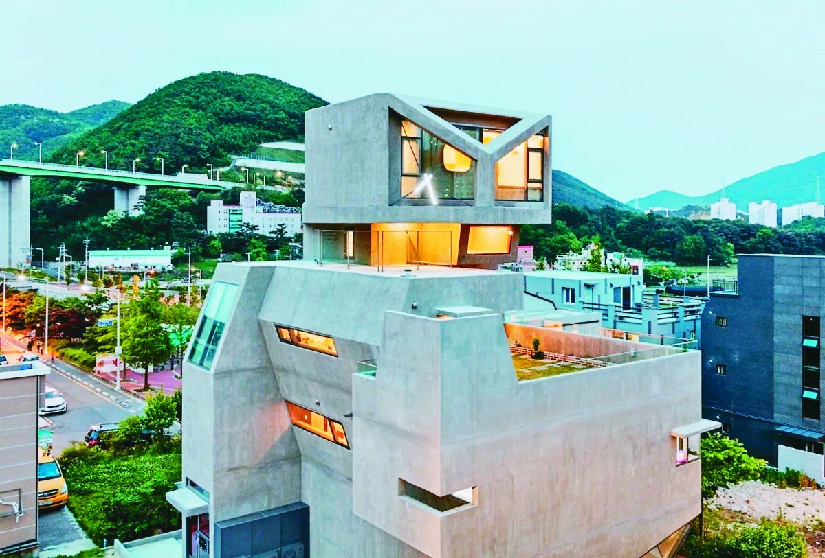 建築師揮灑狂想 太空鴨降落南韓