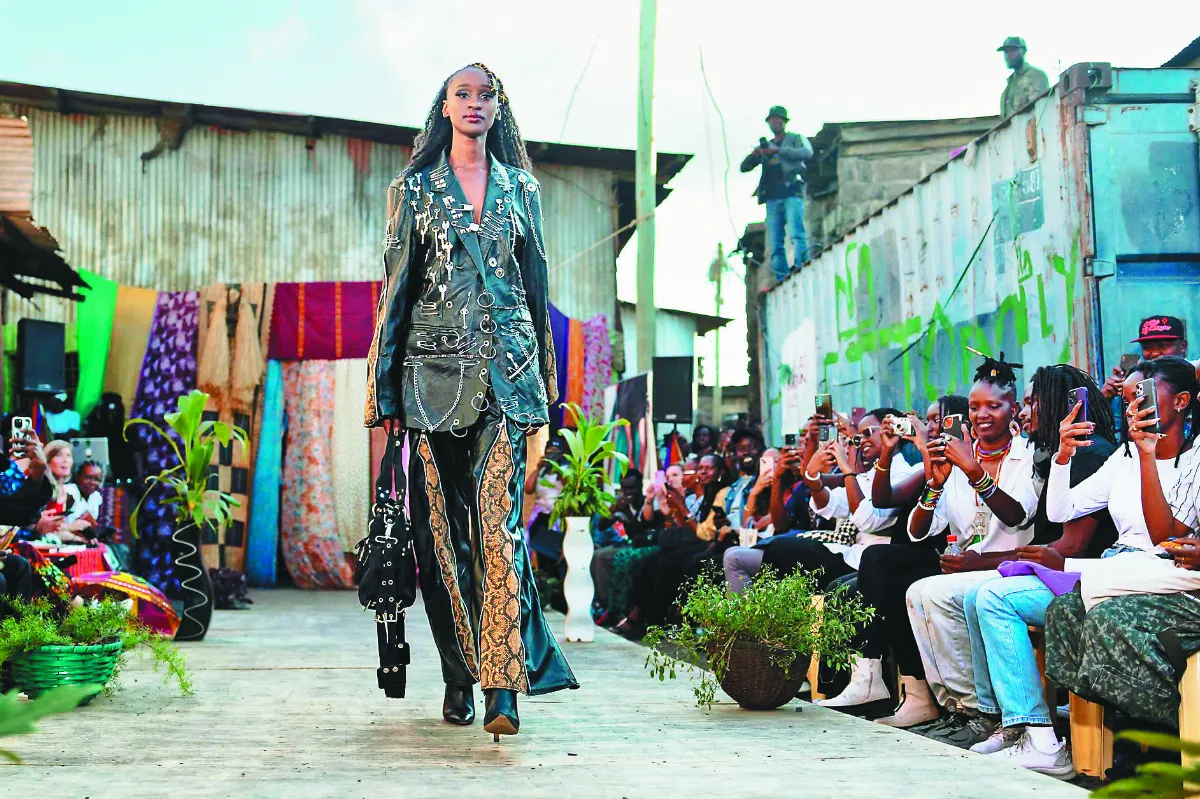 從垃圾堆到伸展台 破布變時尚