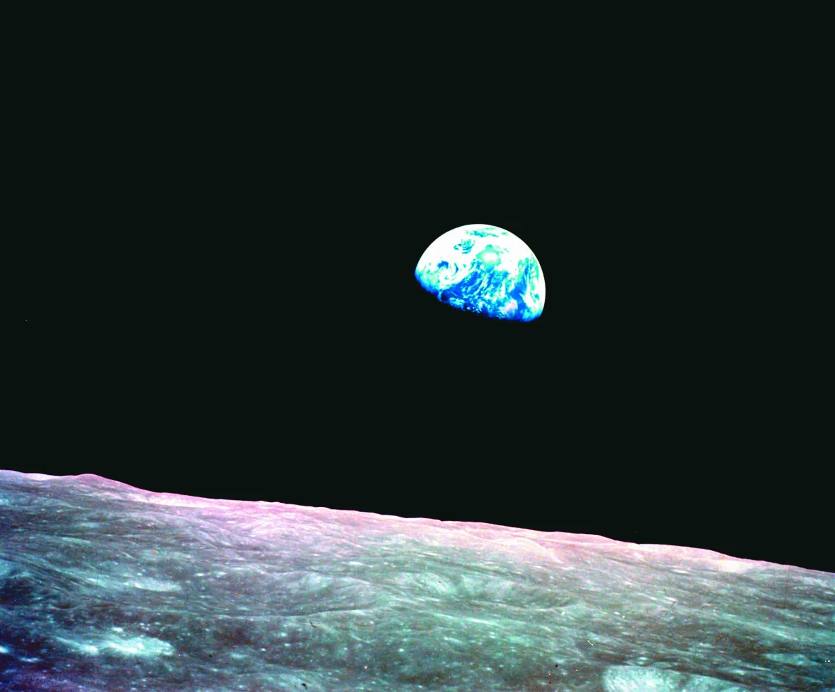 38億年前小行星  撞出月球大峽谷