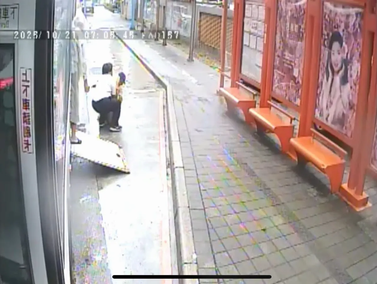 雨中抱身障婦上下車 三重客運表揚公車司機