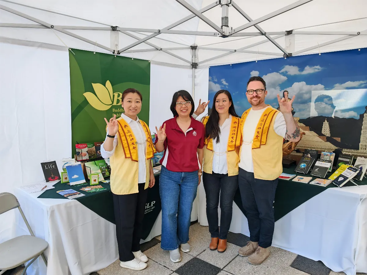 Toronto Buddha’s Light Members Share Humanistic Buddhism at Canada’s Largest Street Book Festival