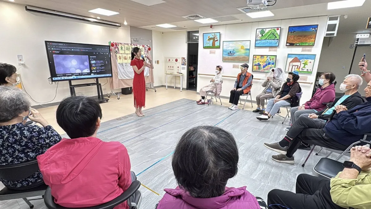 老歌熱唱嗨翻天 長輩Cheer Up笑開懷