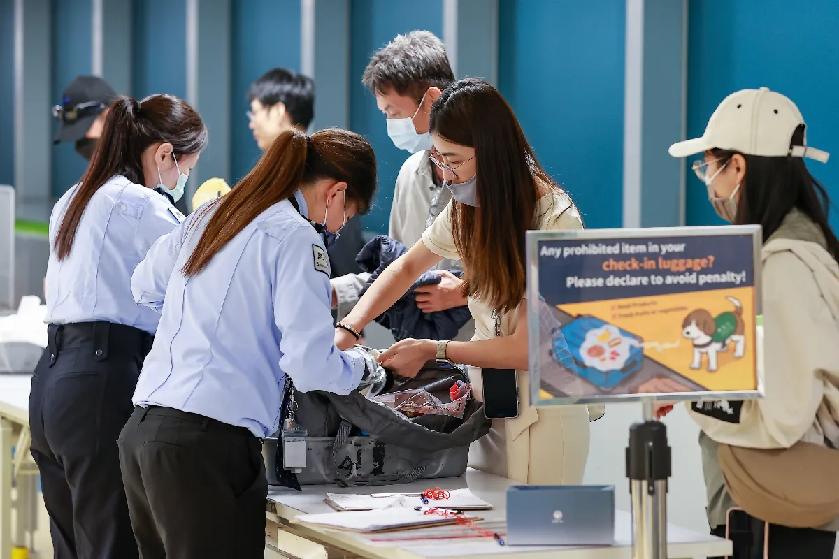 機場旅客拒手提行李檢查 海關加強開箱查驗