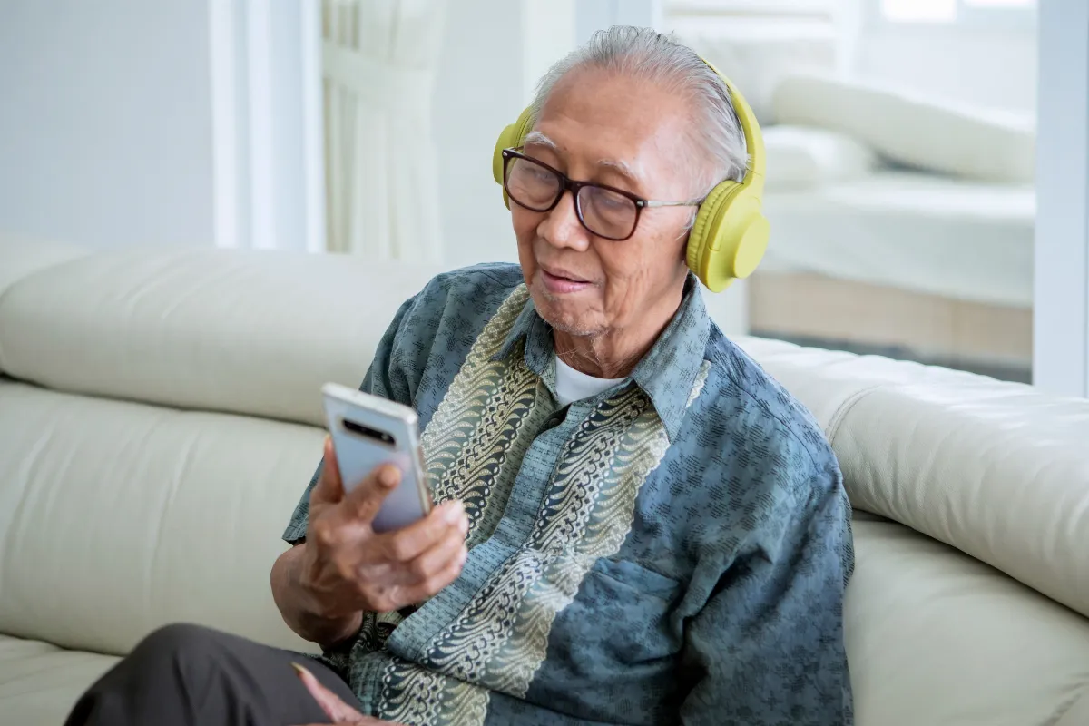 70歲以上多聽音樂 研究稱可降低近40%失智風險