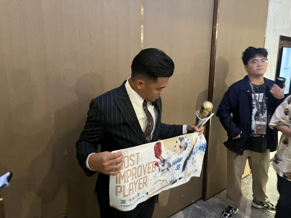 中職／穿太帥奪進步獎 李吳不忍哭一直心繫老婆