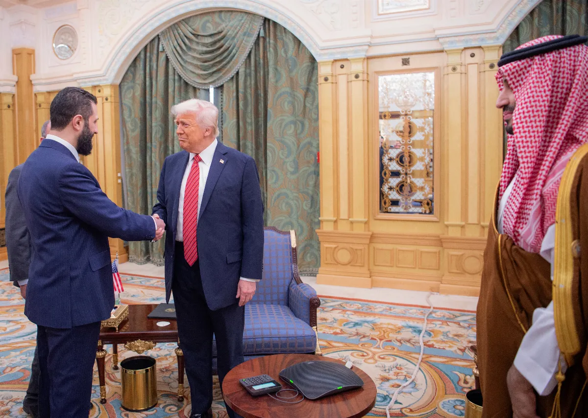聯合國安理會通過決議解除制裁 敘利亞總統夏拉將訪白宮　