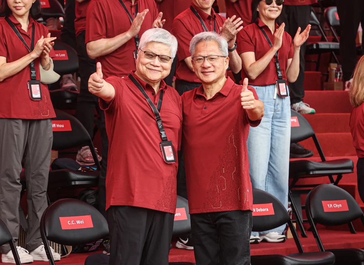 魏哲家稱5兆男 黃仁勳致謝台積電：你們幫我蓋輝達