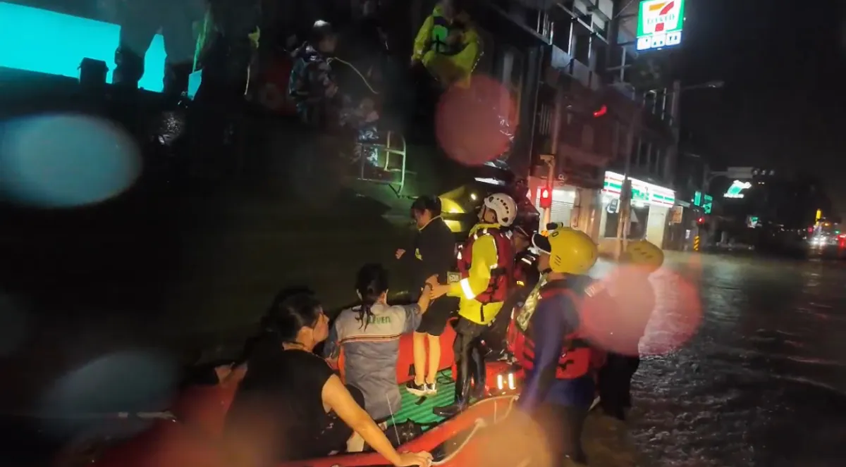暴雨夜襲蘇澳  淹水一樓高救難人員救出上百人