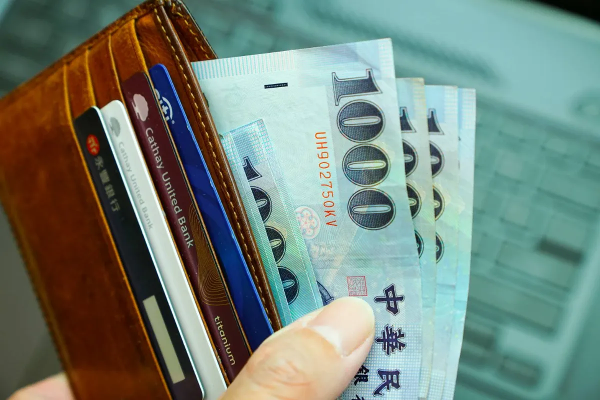 普發1萬  24日開放郵局臨櫃領現