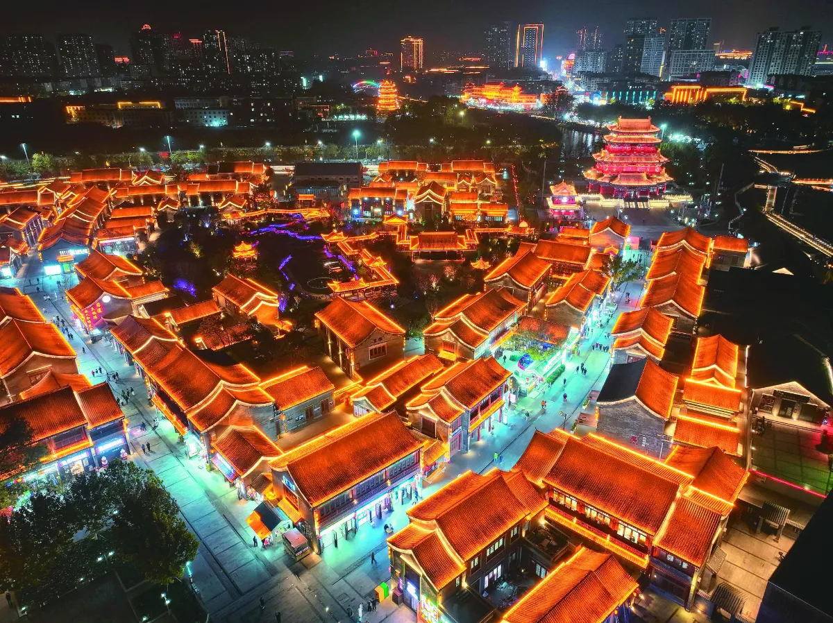 璀璨燈光 映照千年運河