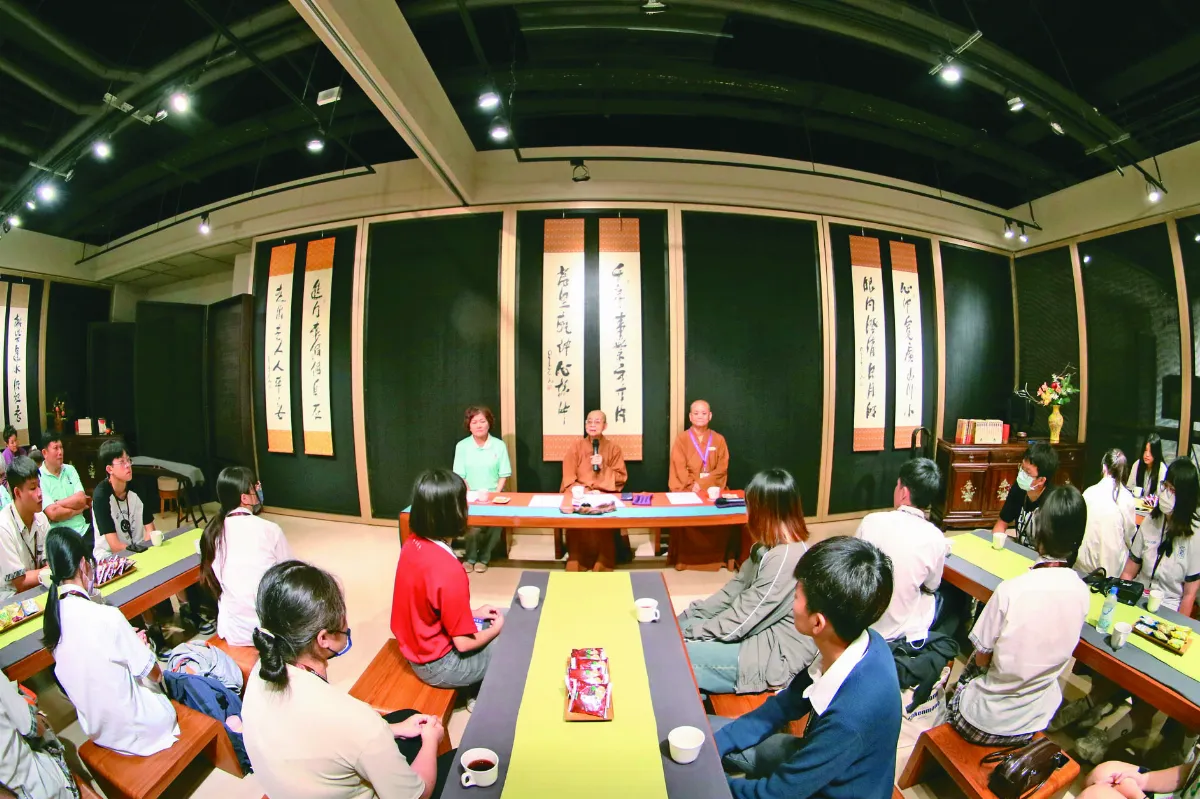 佛光山頒三好助學金 鼓勵學生安心學業