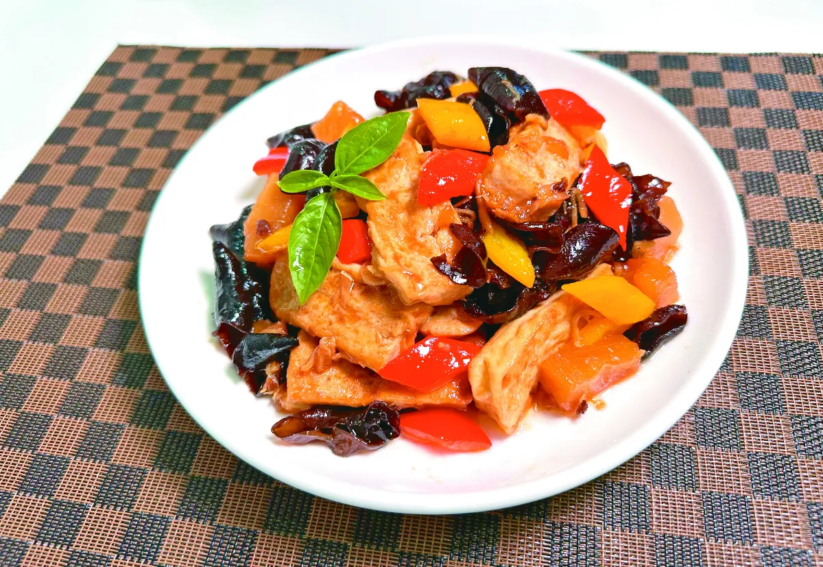 【生活蔬食】古早好味 豆腐木耳炒蔭醬鳳梨