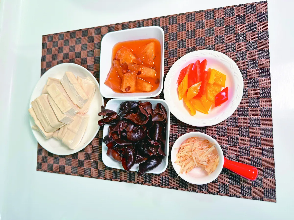 【生活蔬食】古早好味 豆腐木耳炒蔭醬鳳梨