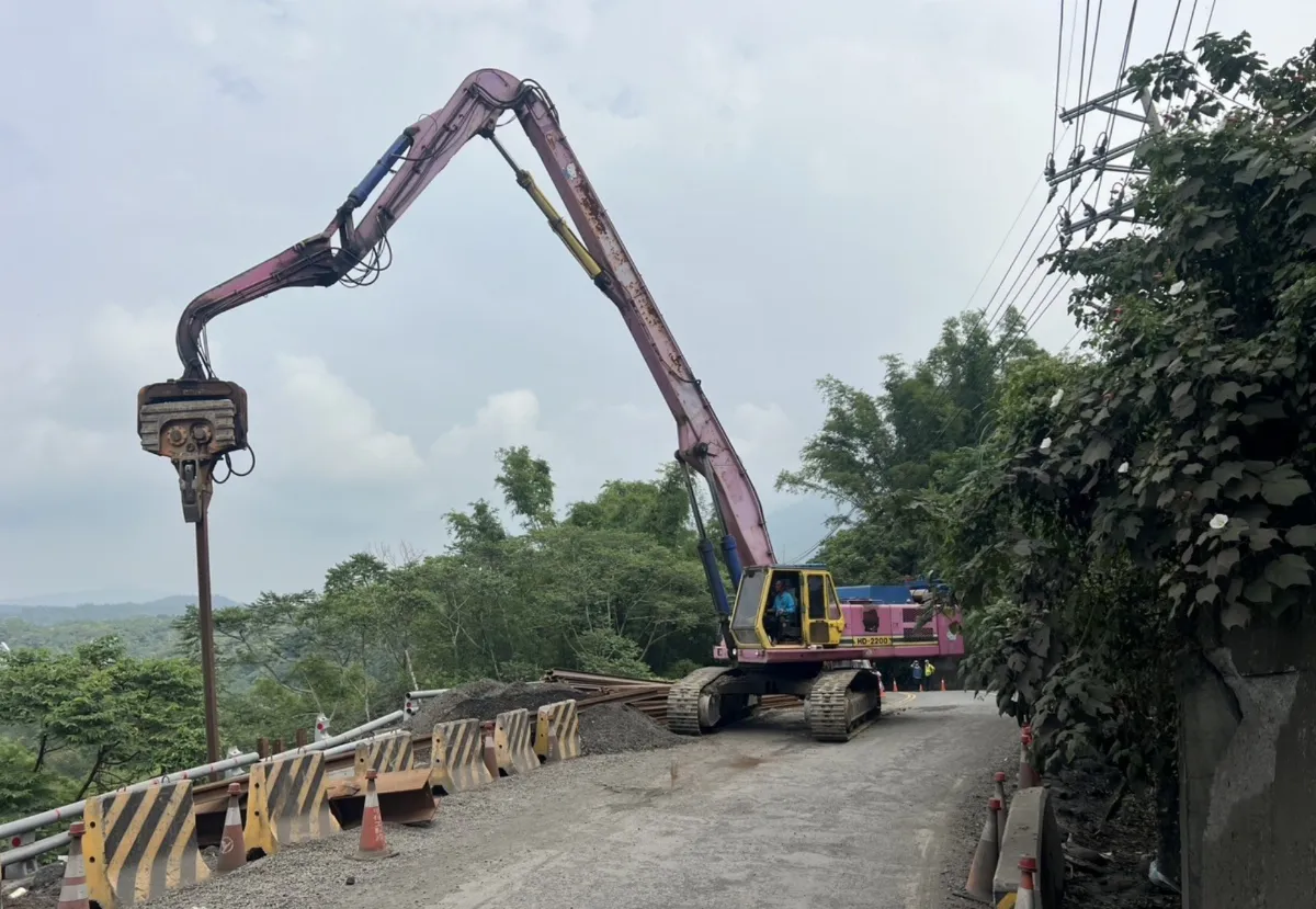 道路下陷搶修 台29線杉林新厝段雙向交管2天 