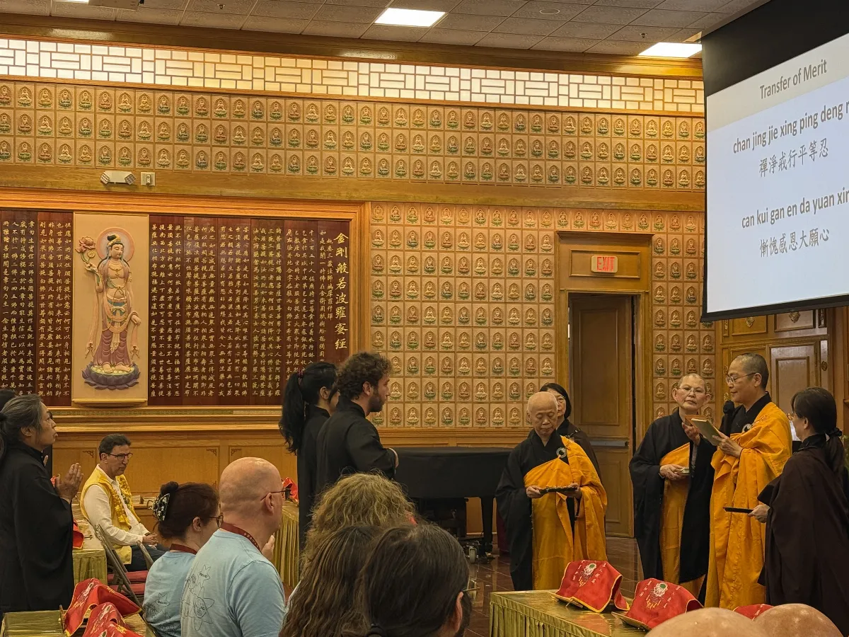 Taking Refuge to the Triple Gems and Set Sailing for Bodhisattva - Xiang Yun Temple held a taking Refuge ceremony