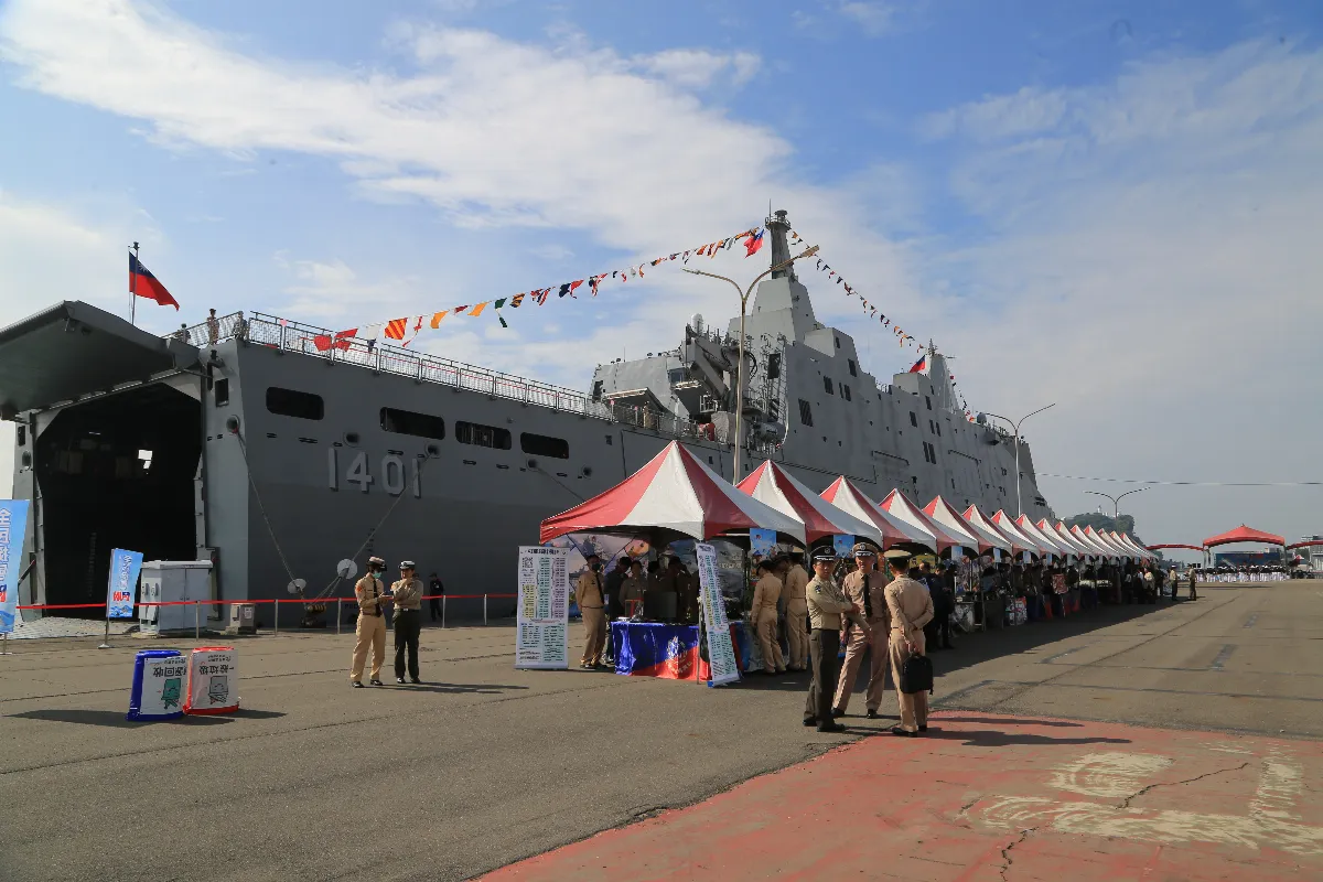 海軍新濱營區開放活動 兩棲突擊車、軍用無人機周六公開展示