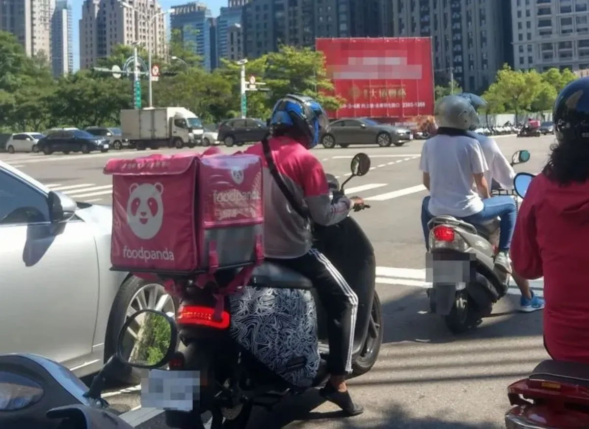 外送專法送審平台協會示警 恐衝擊5萬外送員生計