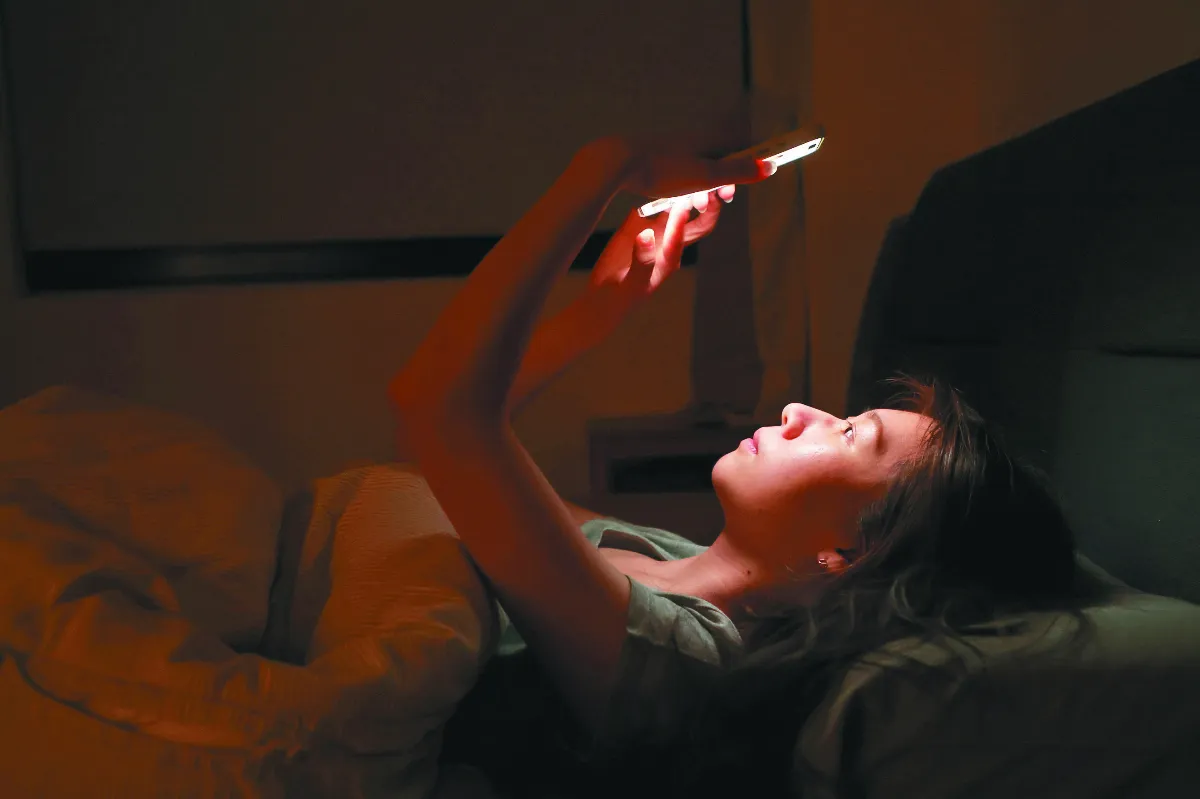 睡前少滑手機！研究顯示增糖尿病風險