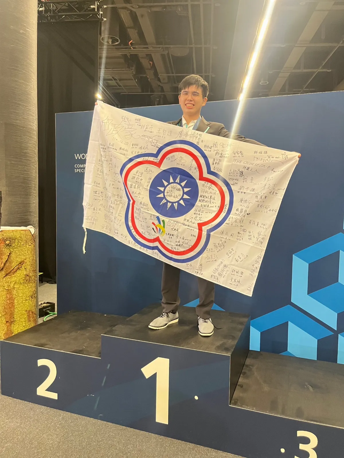 樂高迷變世界木工金牌 陳詩凱兩度獲「技職之光」