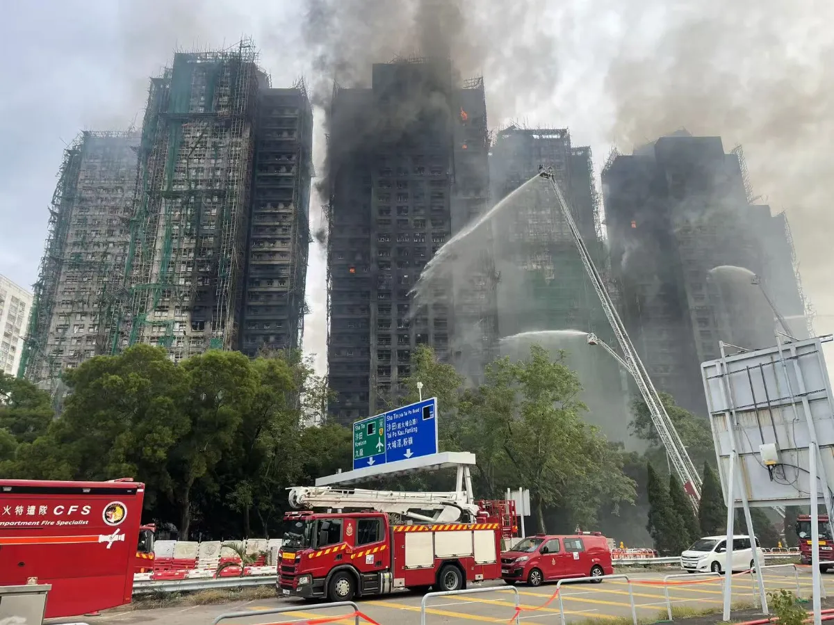 宏福苑大火關鍵 港府：包圍窗戶的發泡膠板