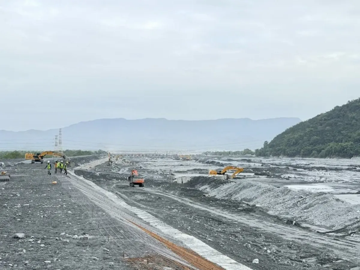 馬太鞍溪床土石淤高易淹水 水利署緊急加高1800公尺堤防