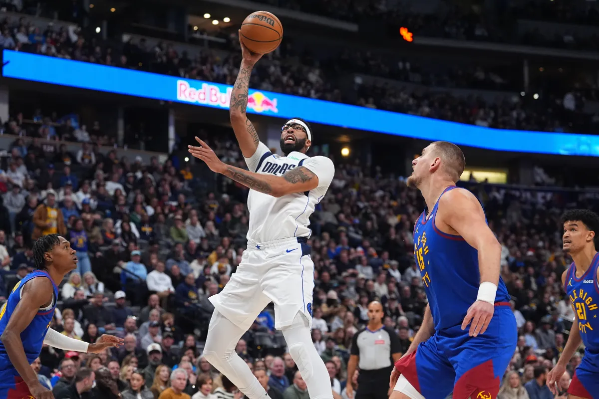 NBA／一眉哥砍本季新高32分 獨行俠纏鬥全場敲碎金塊