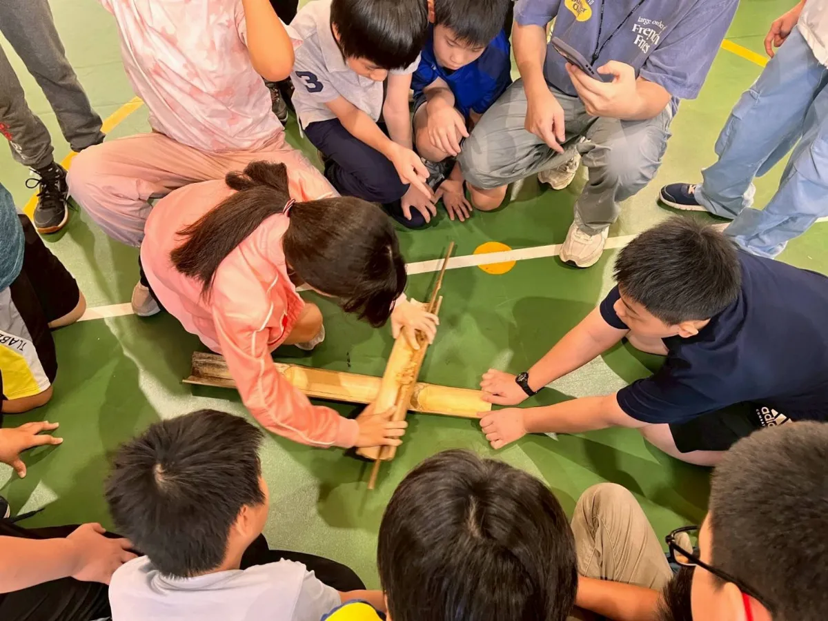 「鑽木取火」熱力登場 學生歡呼引燃火苗