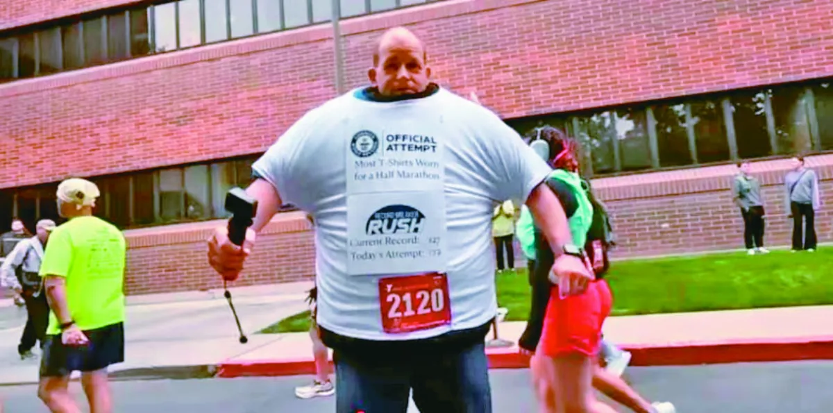 男穿137件T恤跑半馬 創金氏紀錄